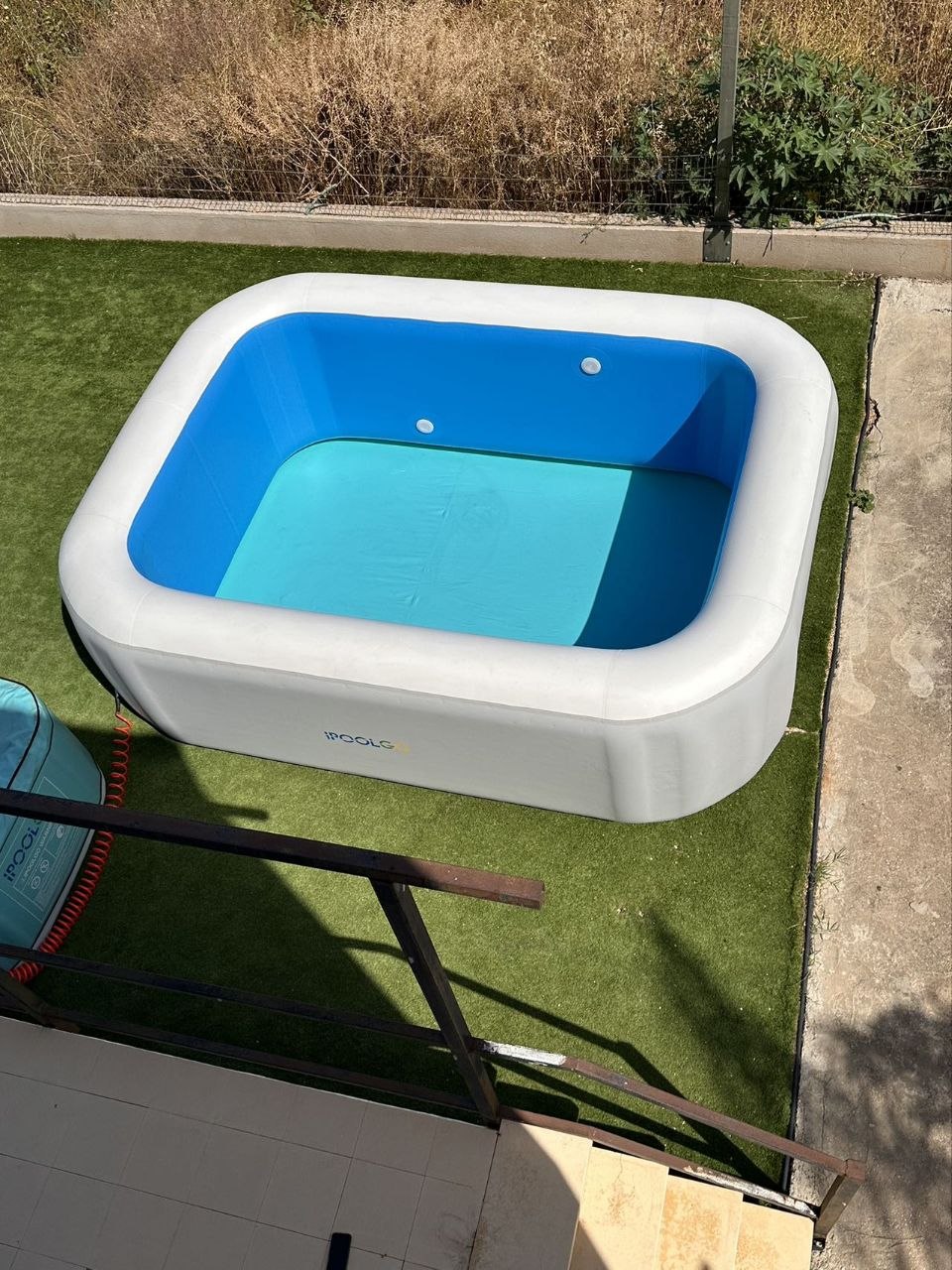 iPoolGo Inflatable Rectangular Hot Tub - Image 4